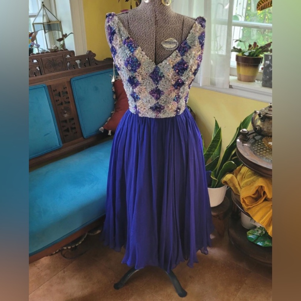 Vintage
1960's Camellia Room Classic blue silk cocktail dress chiffon skirt US2